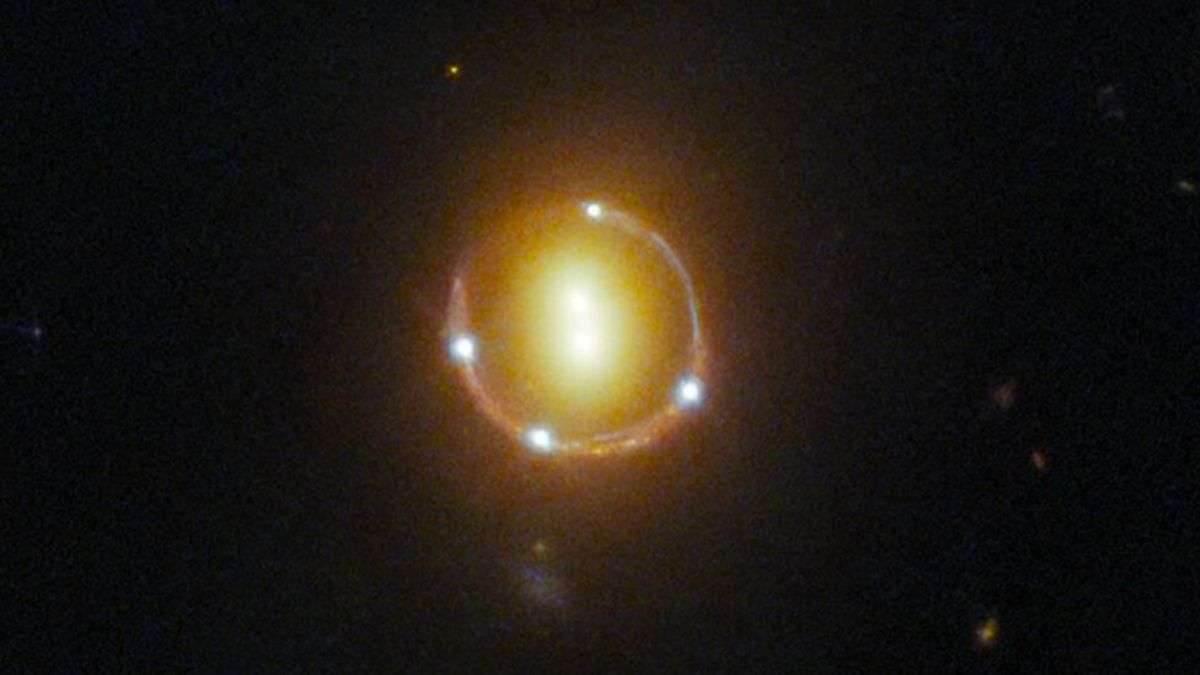 El telescopio James Webb descubre un Anillo de Einstein perfecto a 12. ...
