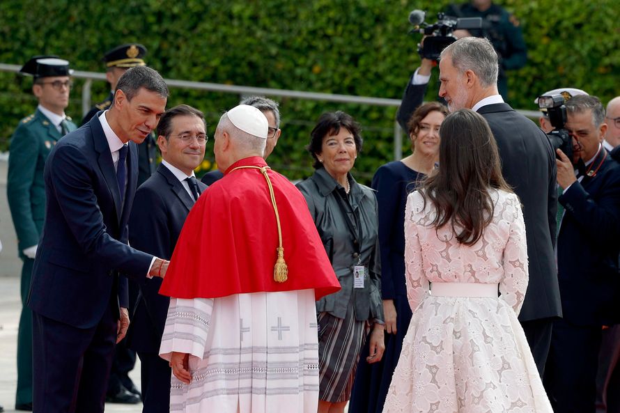 Las mejores imágenes de la visita del Papa León XIV en su primer día en ...