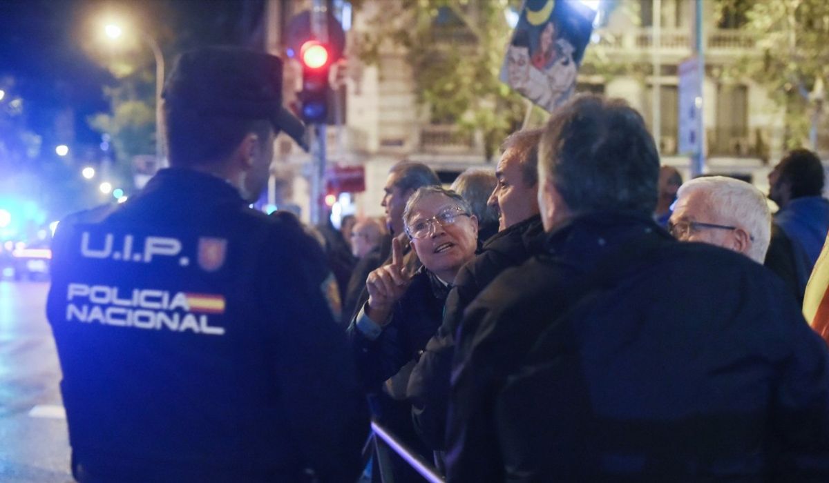 Las protestas en Ferraz contra Sánchez causan daños por valor de 28.000 ...