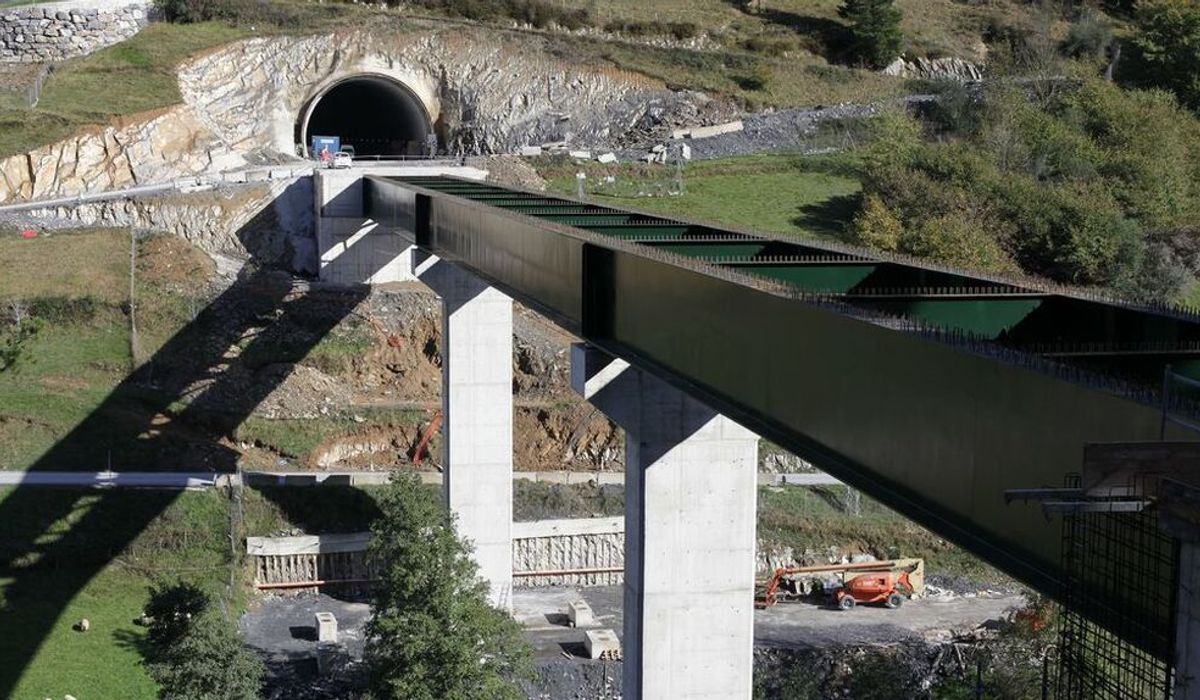 Adif barajó un acceso del AVE a las tres capitales vascas idéntico al ...