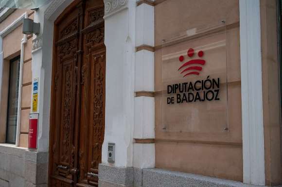 Fachada de la Diputación de Badajoz.