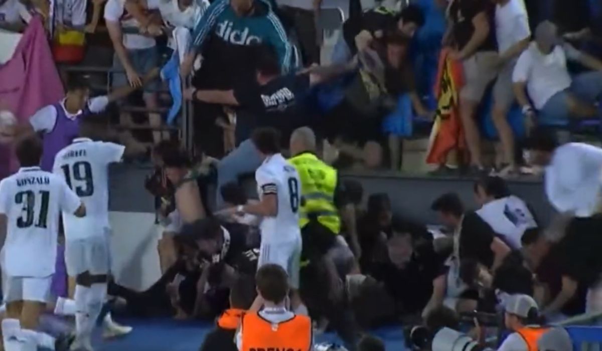 Susto en Valdebebas: se cae una valla en el Real Madrid Castilla ...