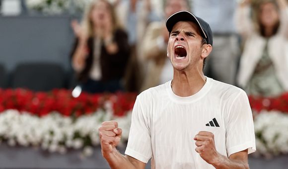 Jódar se lleva la batalla del futuro de tenis: jaque mate a Joao Fonseca para acceder a los octavos del Mutua