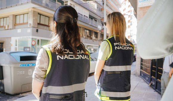 Imagen de archivo de policías nacionales