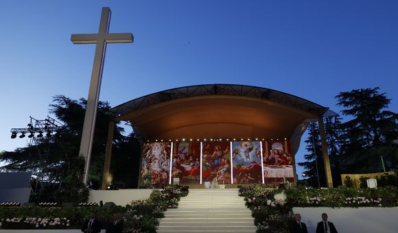 Recogidas 40.000 firmas para mantener en la plaza de Lima de Madrid la cruz instalada por el Papa