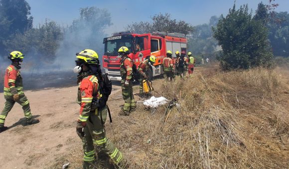 Un hombre muere en el incendio forestal en un barranco de Manises (Valencia)