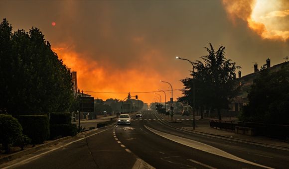 El incendio de Ávila quema 50.000 hectáreas y ya es el mayor fuego de la historia de España