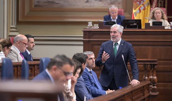 Clavijo exige diplomacia con Marruecos y Domínguez carga contra Moncloa