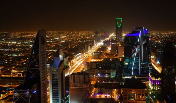 Arabia Saudí refuerza su liderazgo en inteligencia artificial con un nuevo marco nacional para una adopción responsable