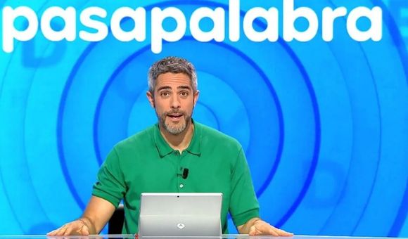 Roberto Leal recibe en el plató de Pasapalabra a cuatro nuevos invitados famosos