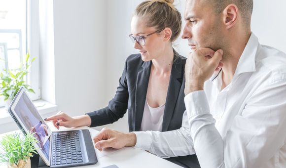 La irrupción de los agentes de IA obliga a las empresas a resolver dos retos clave: gobernanza y escalabilidad
