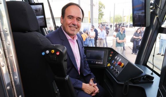 Llorca denuncia que mientras la Generalitat compra tranvías nuevos, Puente envía trenes con 20 años a Valencia