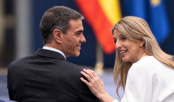El presidente del Gobierno, Pedro Sánchez, y la vicepresidenta segunda del Gobierno, Yolanda Díaz,