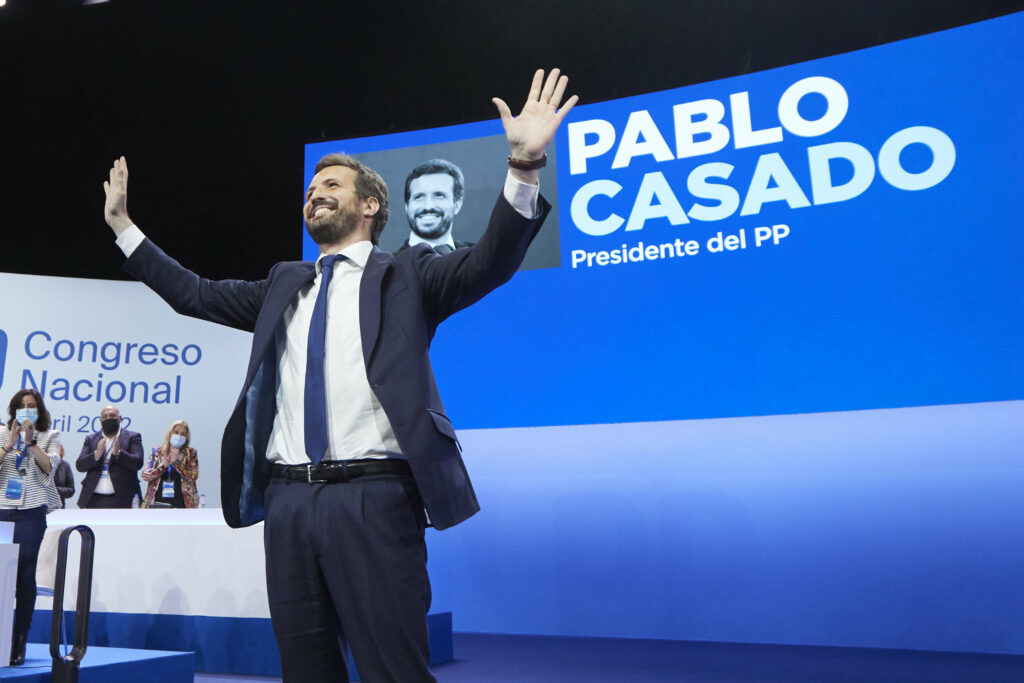 Ayuso invita a Aznar y a Rajoy a su congreso... pero no a Casado