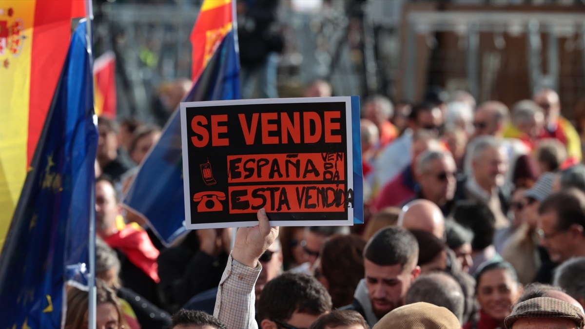 Las manifestaciones contra la amnistía por toda España, en imágenes
