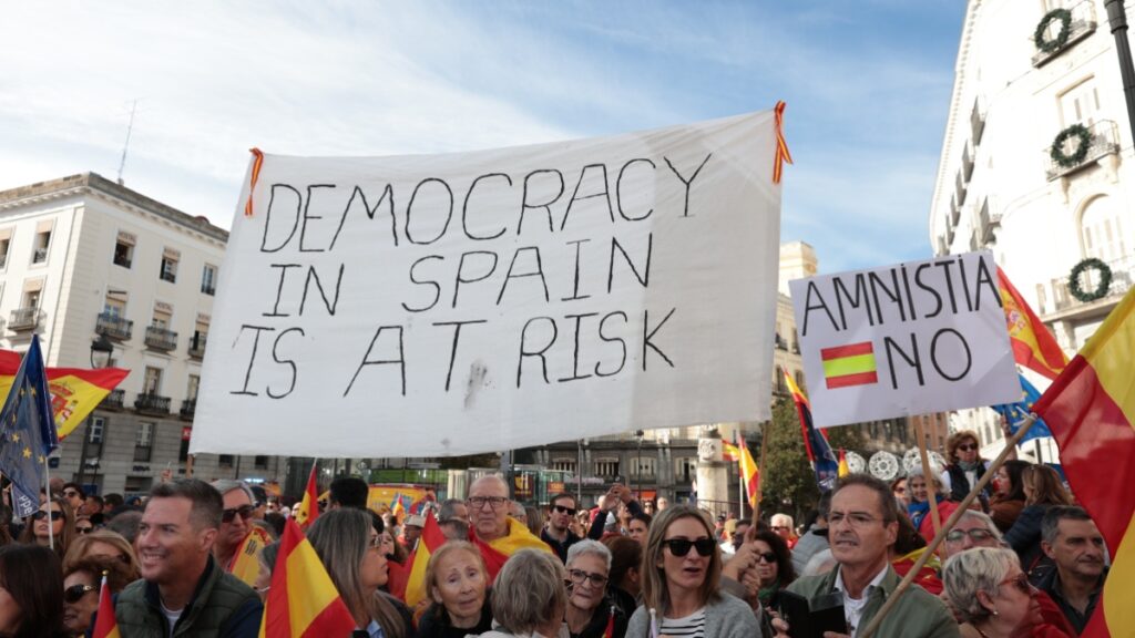 Las manifestaciones contra la amnistía por toda España, en imágenes